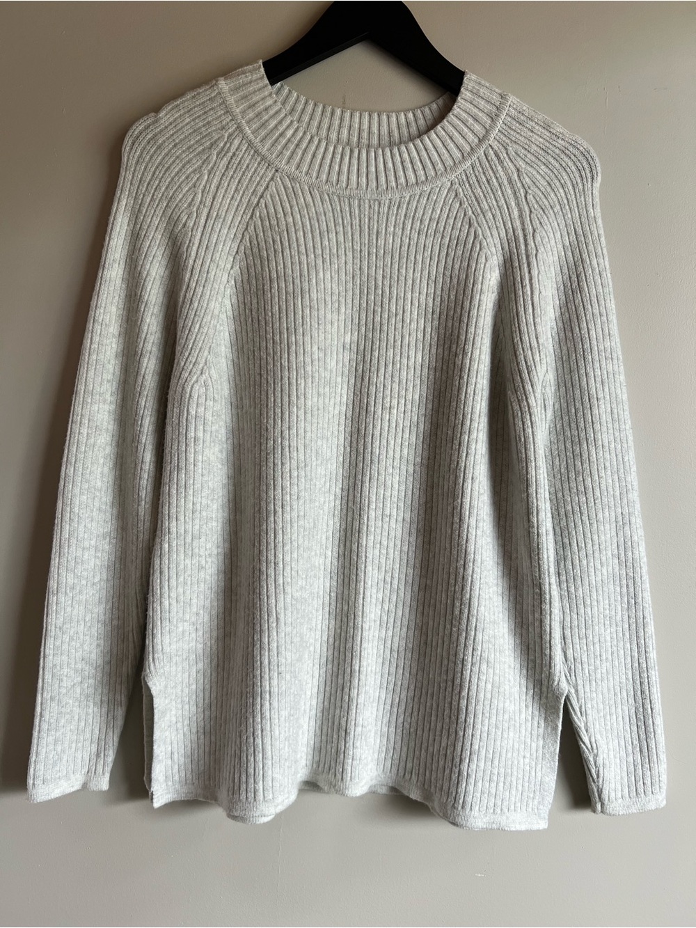 Denver Hayes Soft Ribbed Knit Sweater off white/Cream Size Medium Minimalist